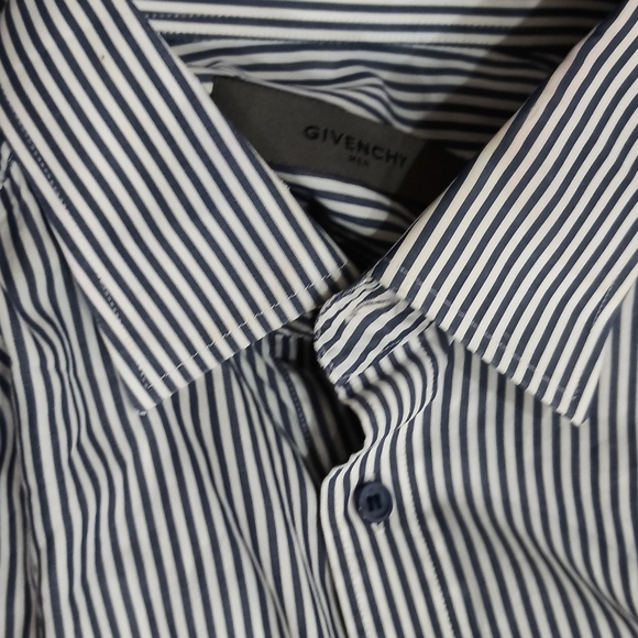 Givenchy - Picture 7 of 8